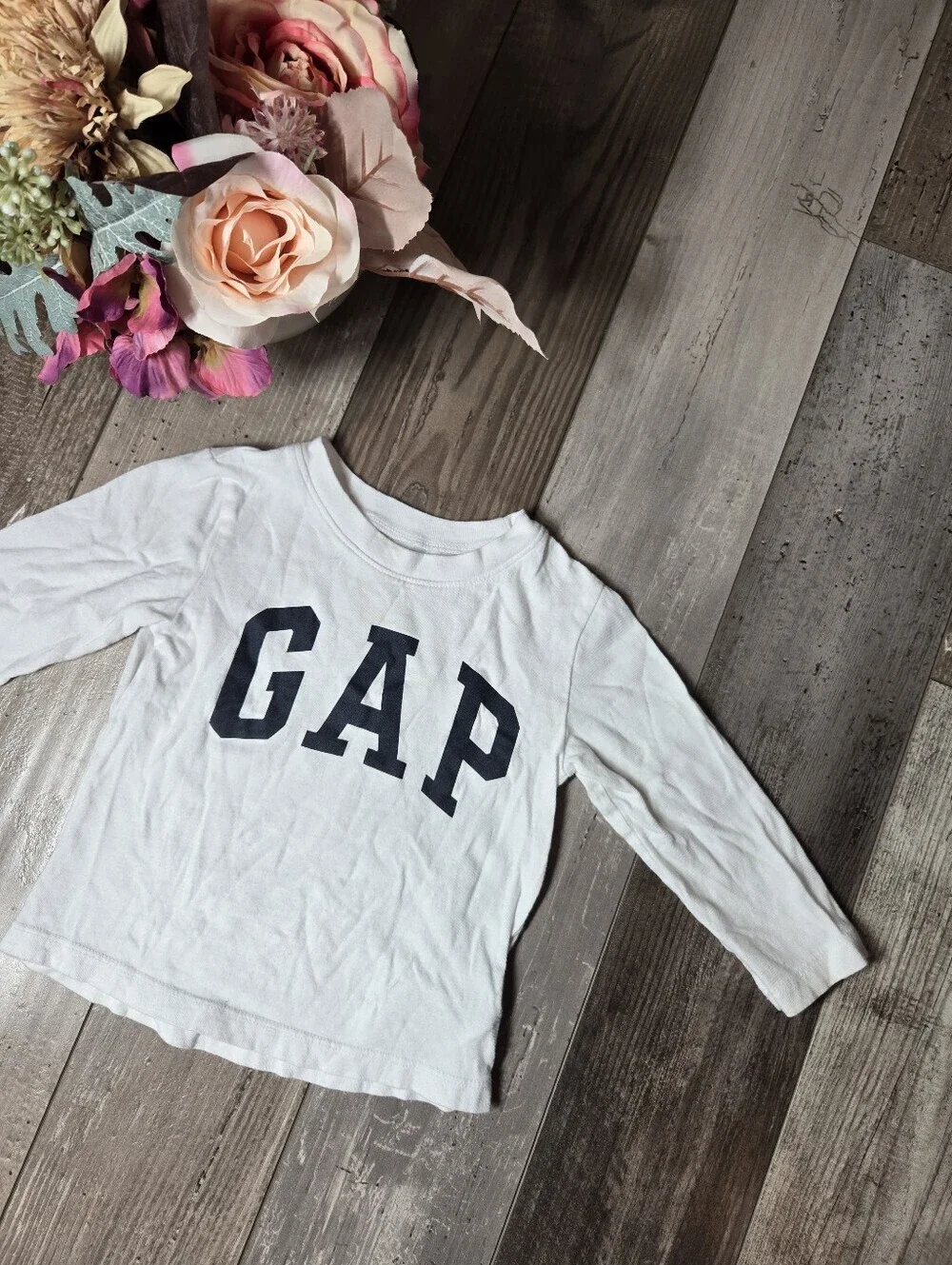 baby gap brannan's favorites kids long-sleeve logo tee in white size 12-18m euc
